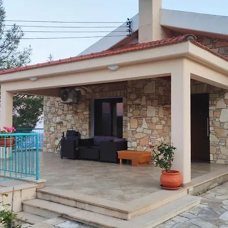 House On A Hill With Stunning Views Near Troodos Casa de Férias *