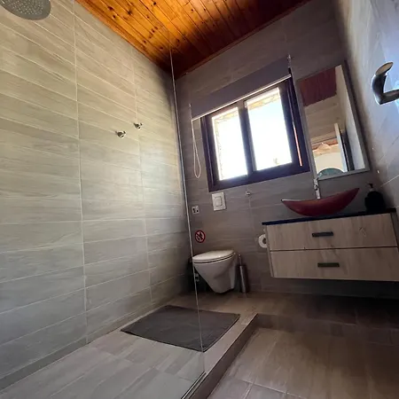 House On A Hill With Stunning Views Near Troodos Hébergement de vacances