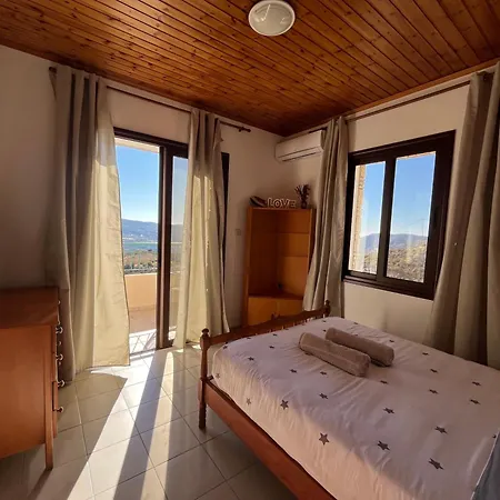 Dom wakacyjny House On A Hill With Stunning Views Near Troodos *