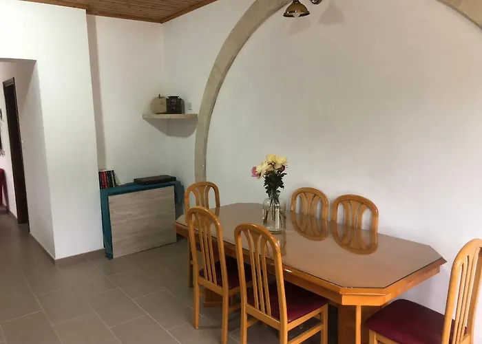 House On A Hill With Stunning Views Near Troodos Hébergement de vacances *