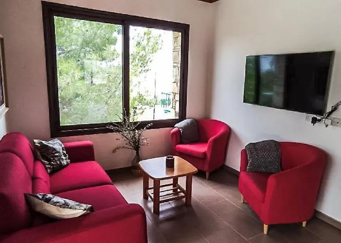 House On A Hill With Stunning Views Near Troodos 別荘