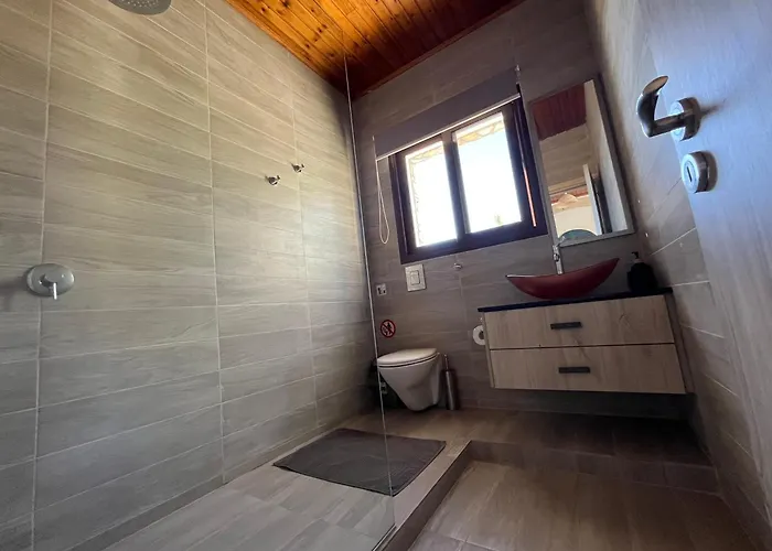 House On A Hill With Stunning Views Near Troodos 別荘